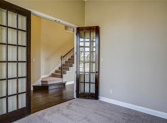 3rd image of 411 Hogue Ln