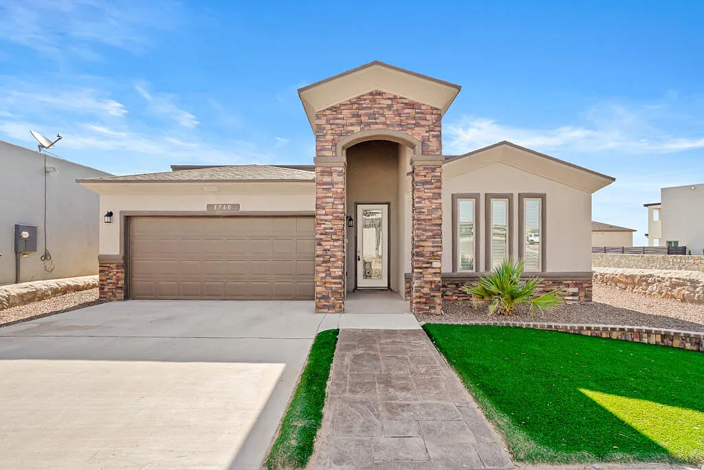 4 bed, 2.5 bath, 1919 sqft, $2,200 — Photo 1