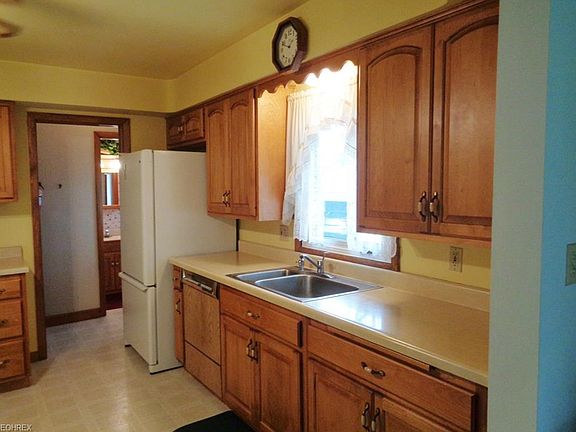 4th image of 10740 Tiffany Ln