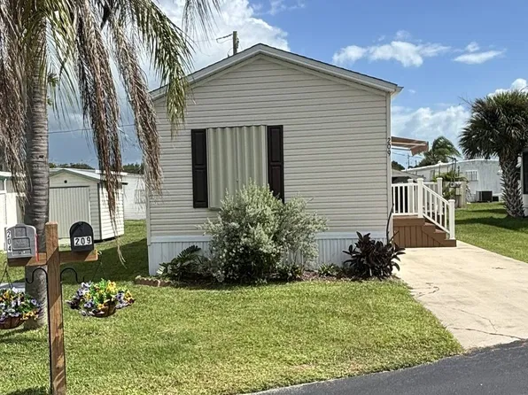 209 Meanie Cir E, Sebastian, FL 32958