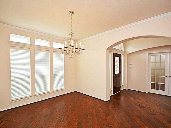 Fantastic Entry and Dining Area