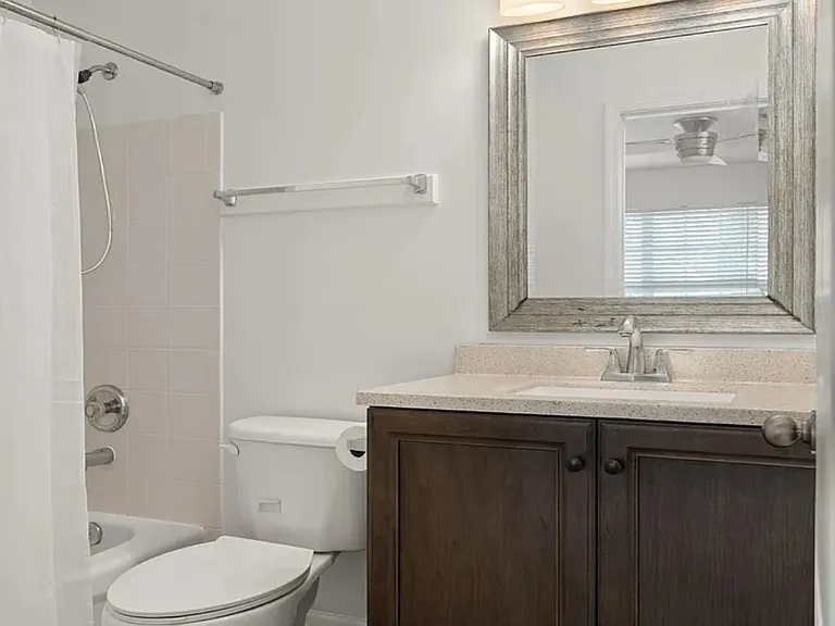 809 Benton Ave — Photo 14