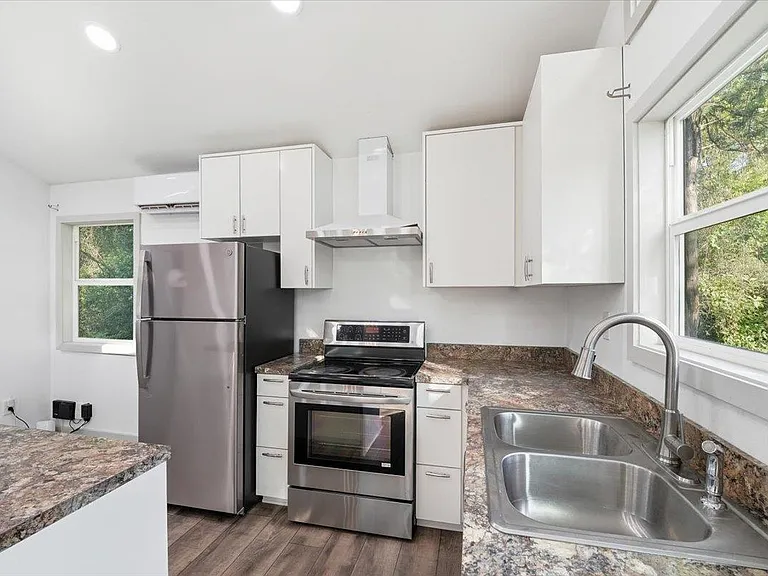 877 Yaupon Dr — Photo 11