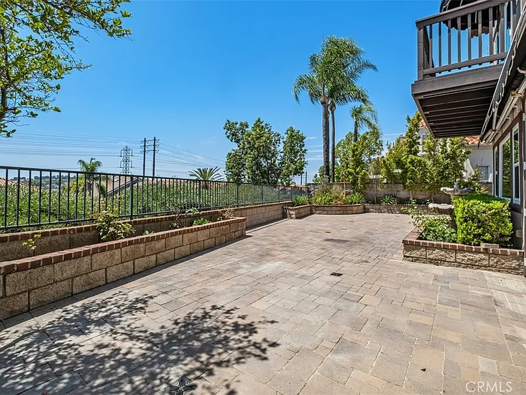 22481 Ivy Rdg — Photo 36