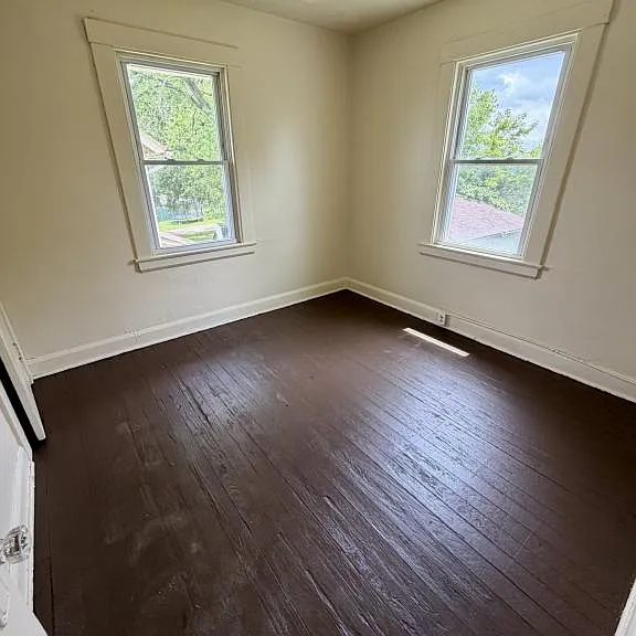 1725 Midland Ave — Photo 10