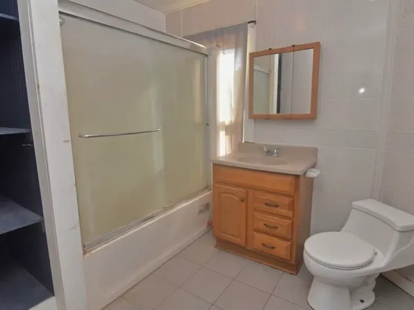 311 4th St SW, State Center, IA 50247