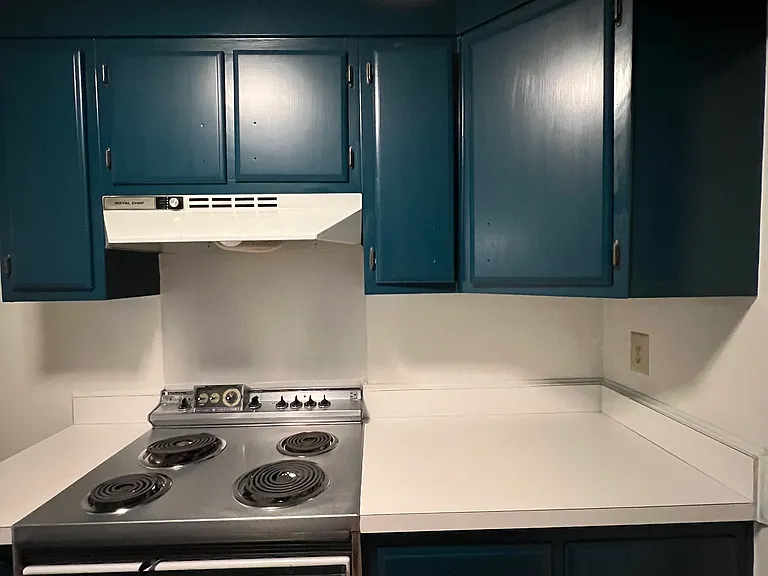 3227 E Regents Park Ln — Photo 2