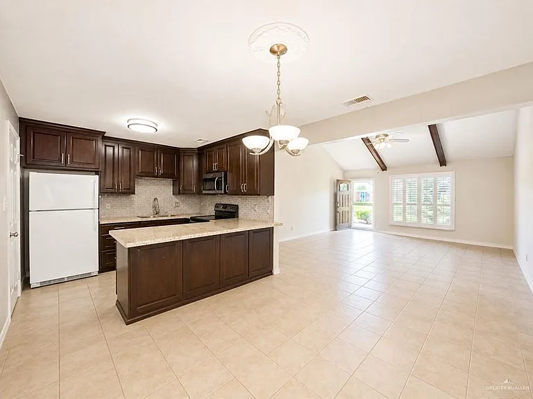 1303 W 3rd St — Photo 6