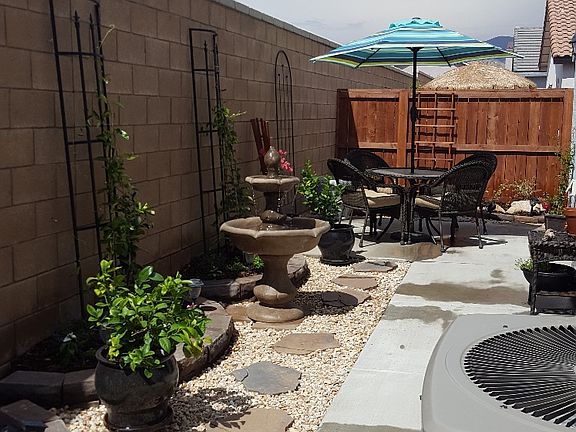 Beautifully landscaped yard!