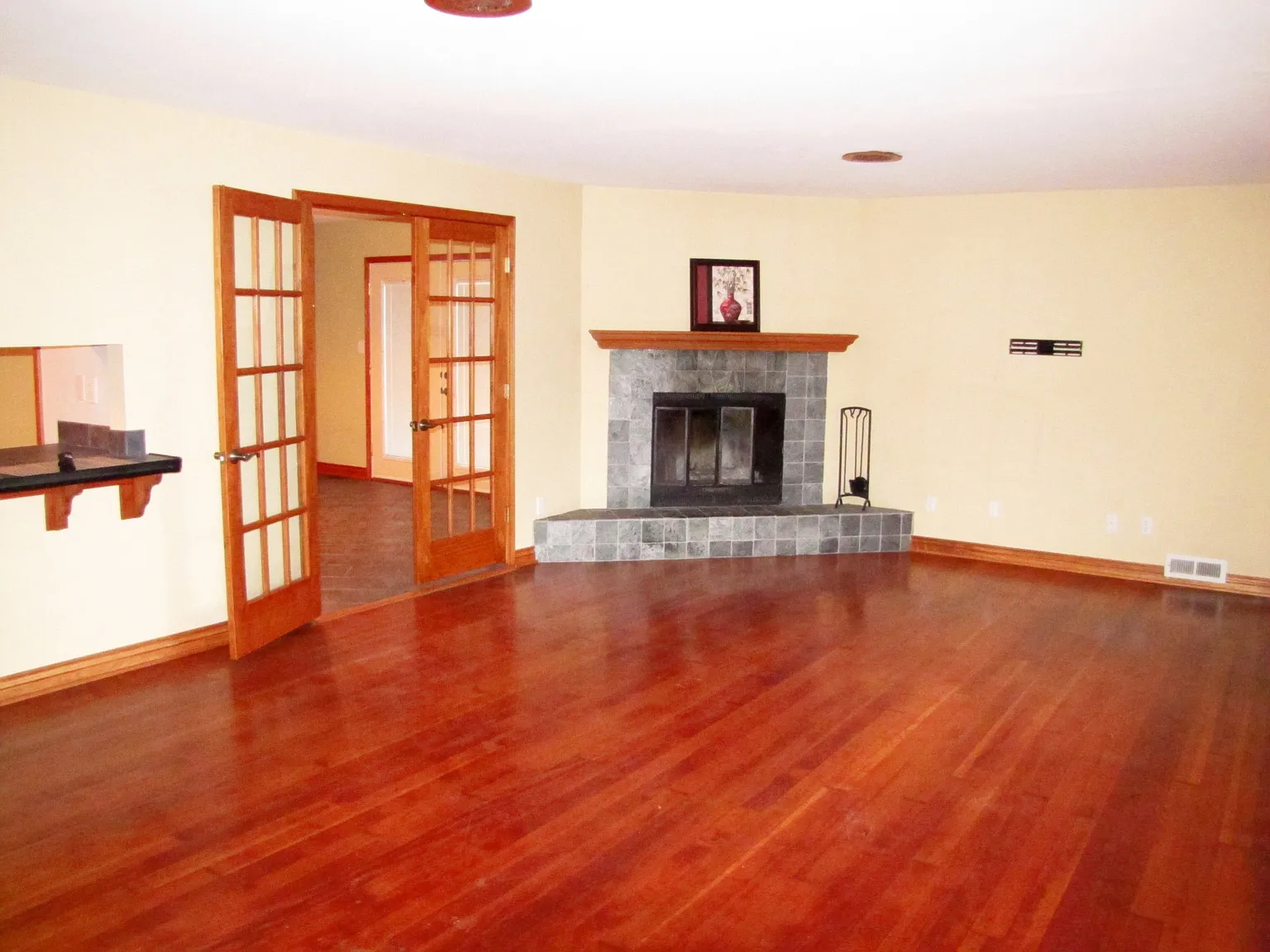 1503 W Green St photo 1