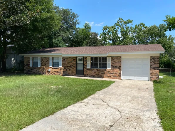 62 Friendly Ln, Shalimar, FL 32579