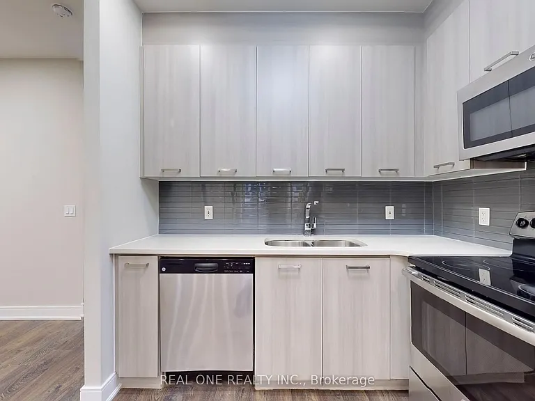 150 Main St W #613 — Photo 10