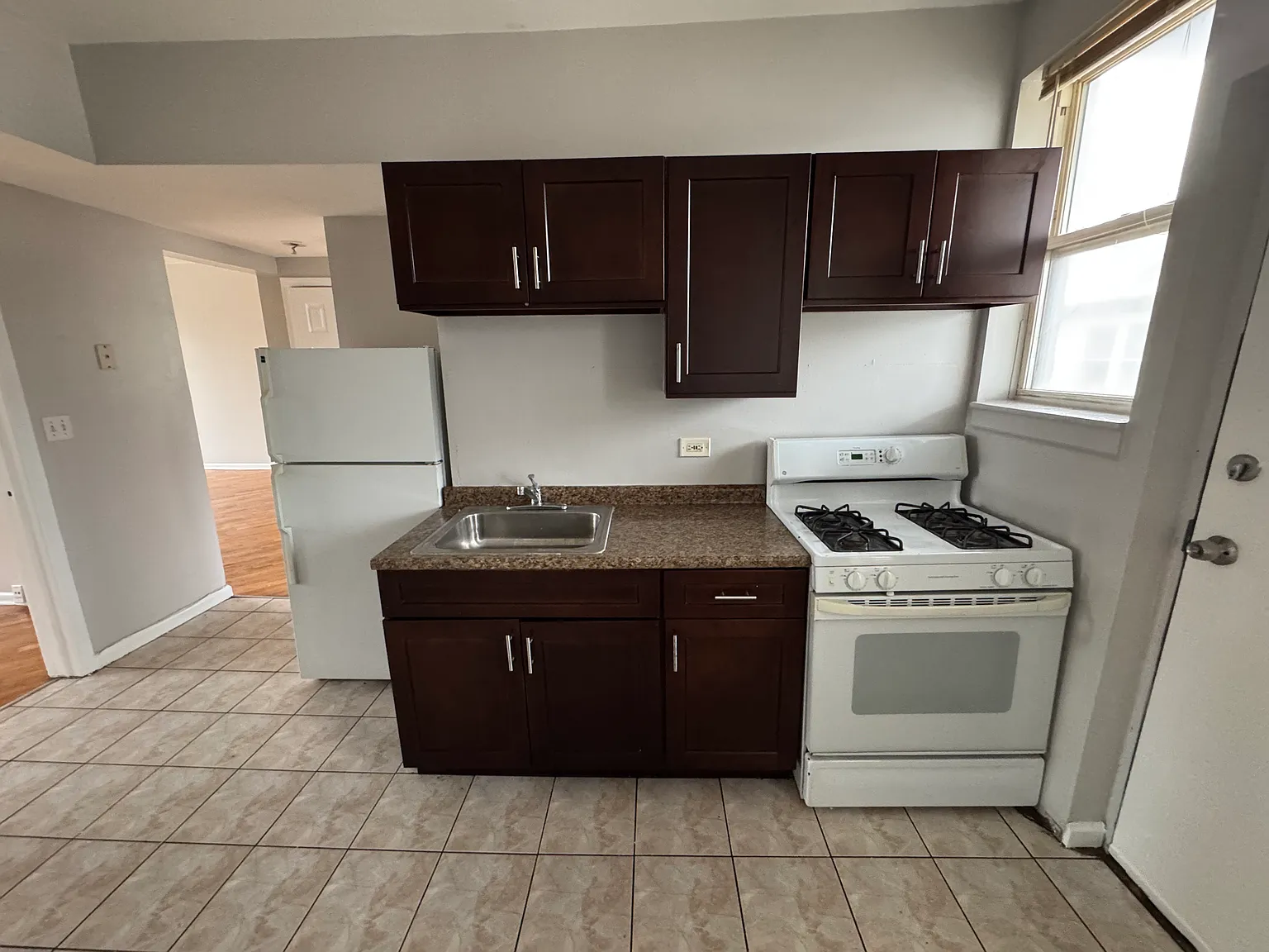 2 bed, 925 sqft, $1,450 — Photo 3