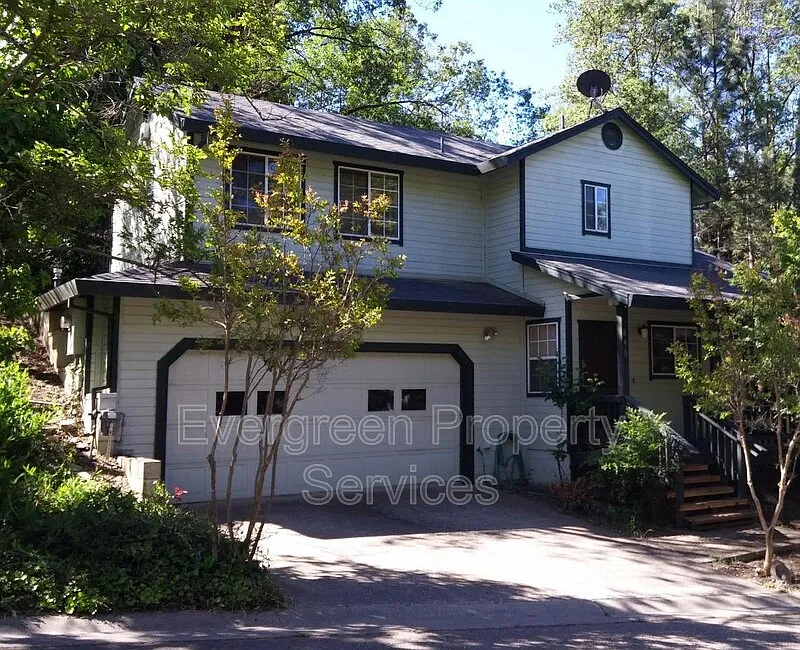 3 bed, 2.0 bath, 1572 sqft, $2,100 — Photo 1