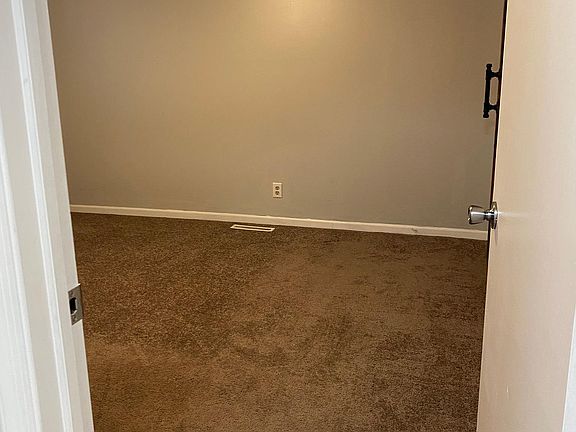 4th image of 226 Glendale Cir