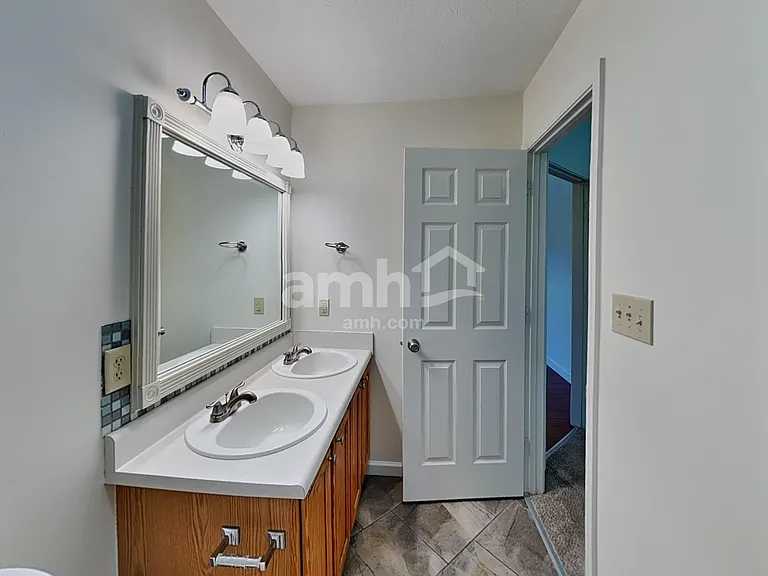 559 Prince Dr — Photo 11