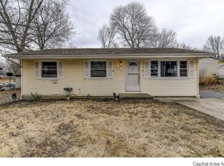 104 S 3rd St, Riverton, IL 62561