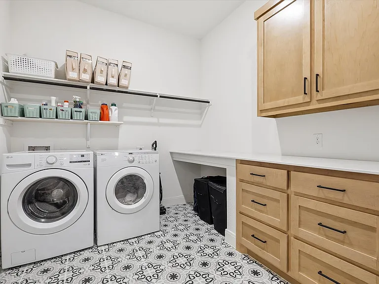 501 Horizon Way — Photo 39