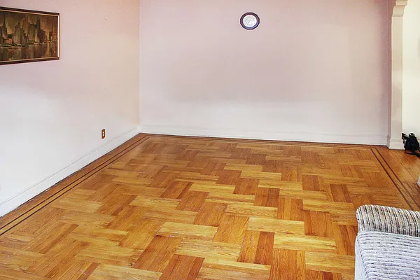 Sold by Thomas Lipovetsky, LREB | media 37