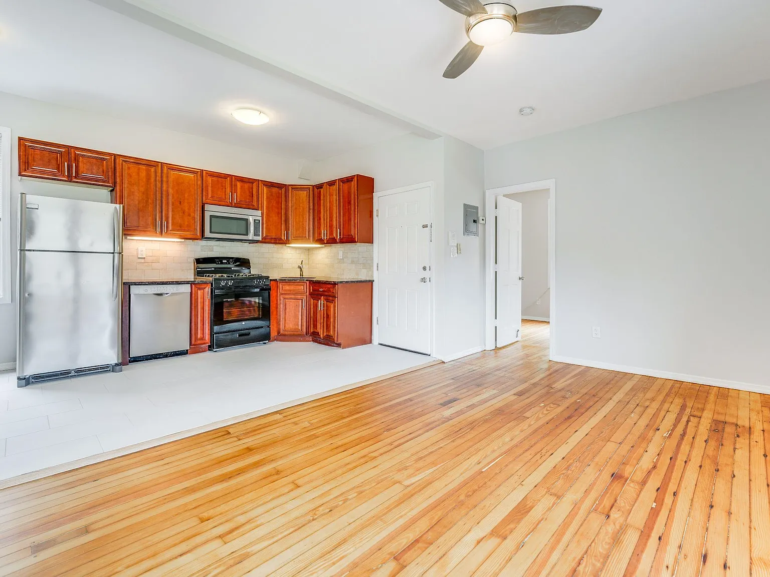2 bed, 1.0 bath, $2,350 — Photo 2