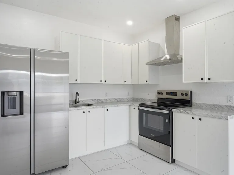 340 SW 11th Ave #2A — Photo 3