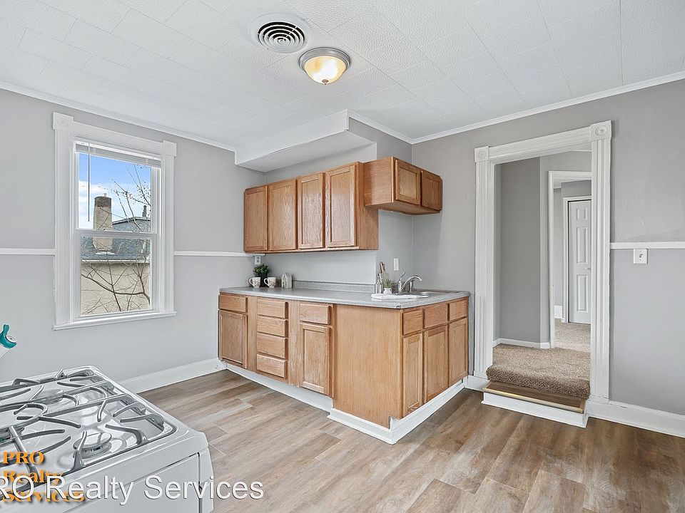 1st image of 680 Lawson Ave E #2