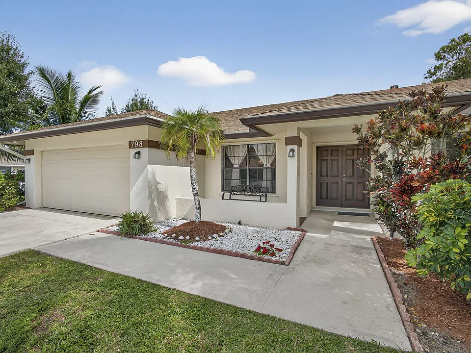 798 Blueberry Dr