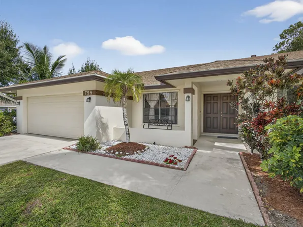 798 Blueberry Dr, Wellington, FL 33414