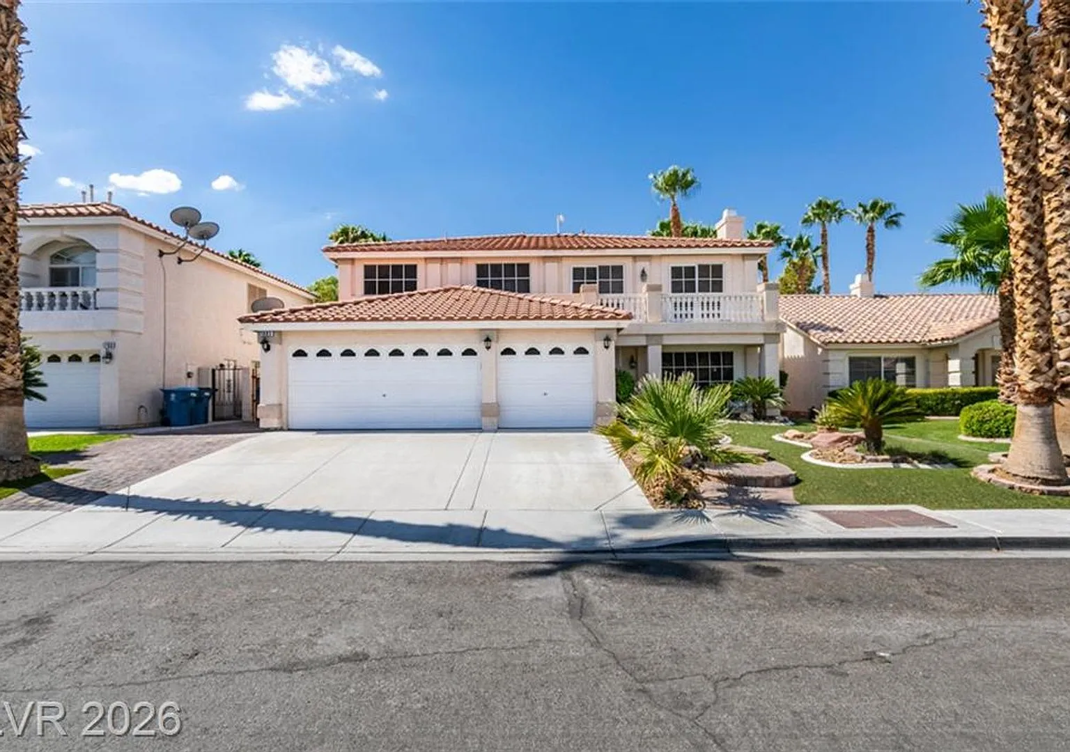 Beautiful Silverado Ranch Home with 5 Bedrooms, Loft, Solar & Included Internet — Photo 1