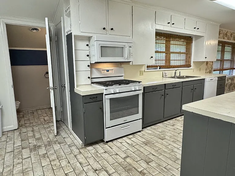 102 N Pinecrest Dr — Photo 12
