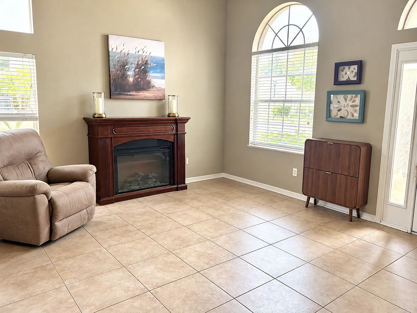 5 bed, 3.0 bath, 2635 sqft, $2,700 — Photo 2
