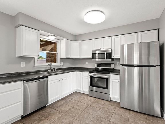 3rd image of 508 Edgewood Dr