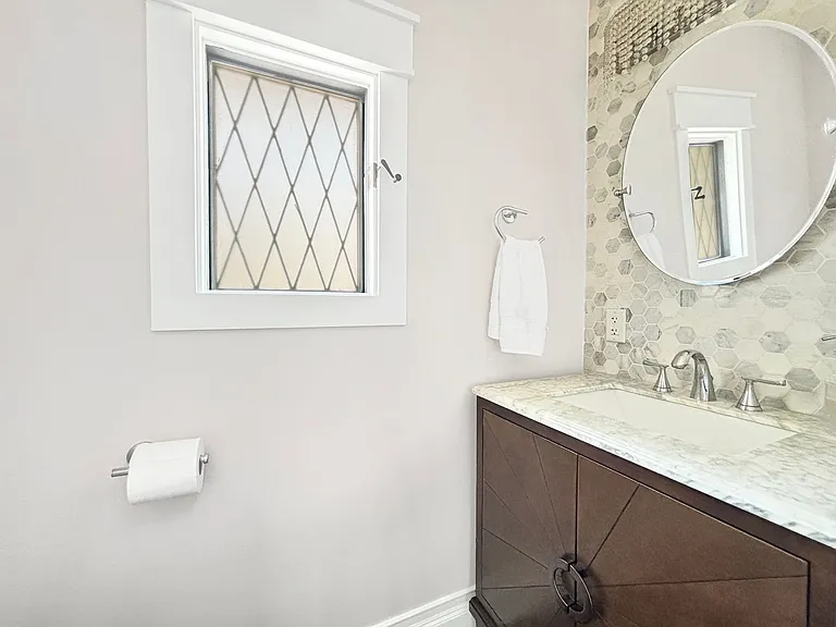 2541 Lakewood Ln — Photo 9