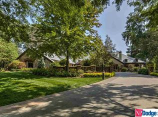 207 Fairacres Rd, Omaha, NE 68132