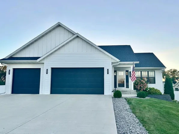 1144 Village Ln, Detroit Lakes, MN 56501