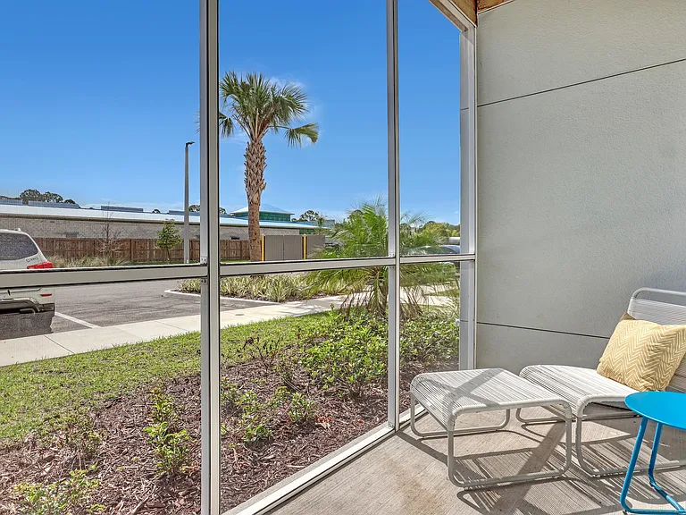 Palm Breeze Apartments — Photo 26