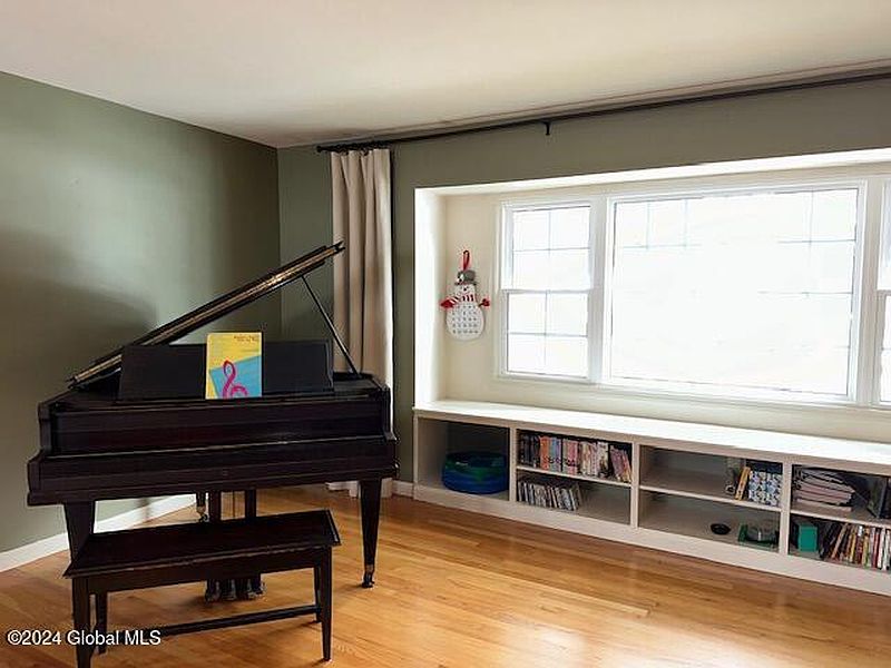 4th image of 919 Northumberland Drive