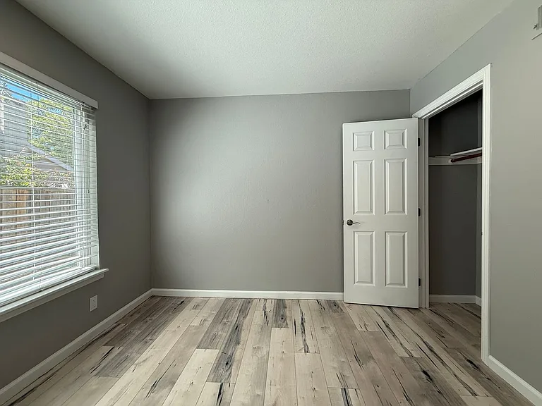 1268 Flickinger Ave — Photo 9