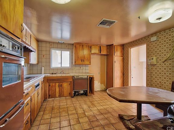 4th image of 13257 E Avenue H