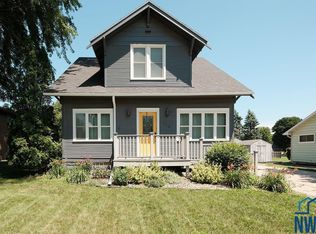 254 7th St NE, Sioux Center, IA 51250