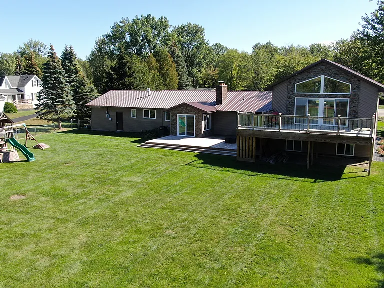 1571 N Huron Rd — Photo 4