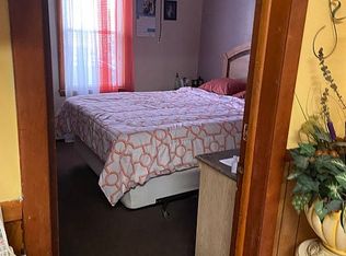 84 Pine St, Holyoke, MA 01040