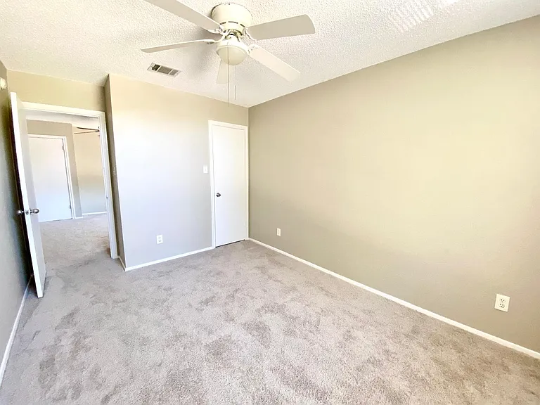 1703 Sylvia Ln — Photo 5