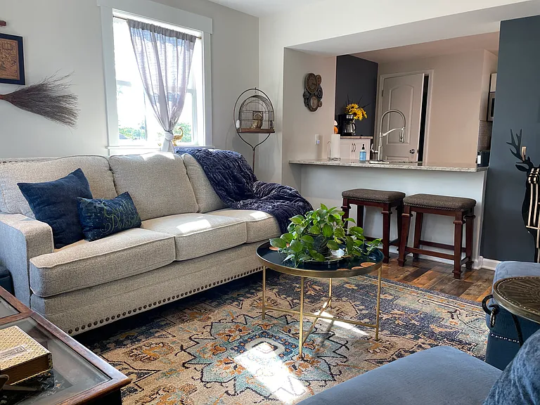 213 W Homer St — Photo 2