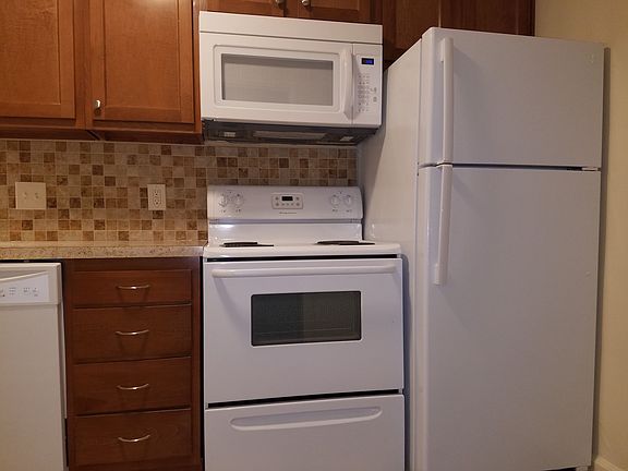 2nd image of 1580 Northwest Blvd #4