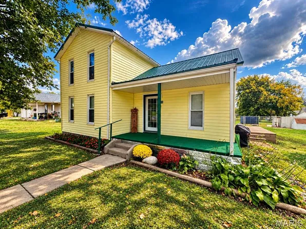 608 Academy St, La Belle, MO 63447