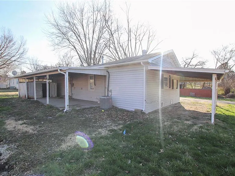 205 Debbie Ln — Photo 11