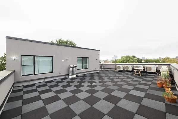 Rented by Twin Group | media 29