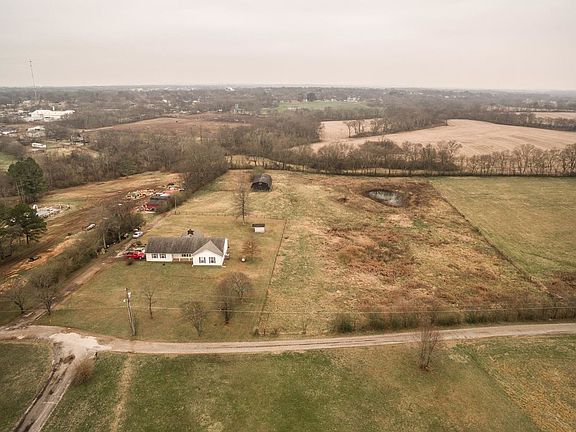 2nd image of 131 Hidden Trail Dr