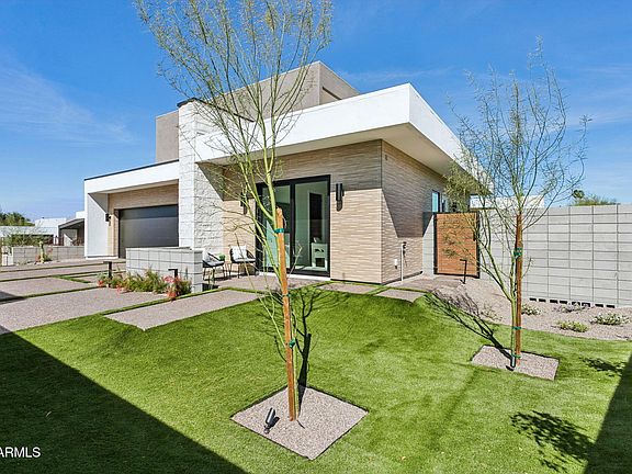 3rd image of 1832 E PALMAIRE Avenue